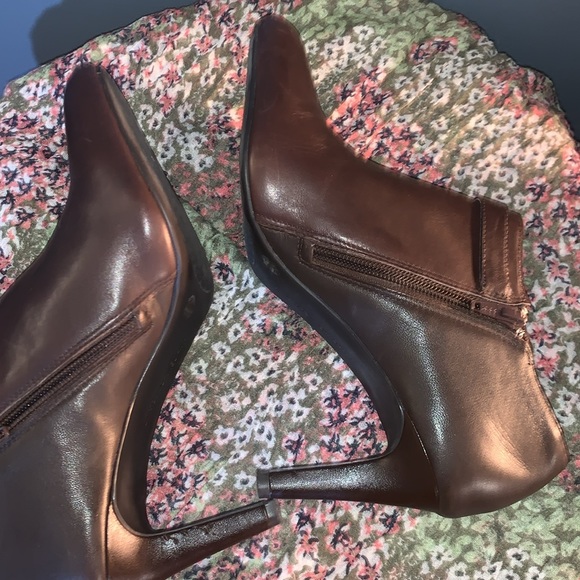 Antonio Melani Size 9.5 Chocolate Booties - Picture 12 of 16